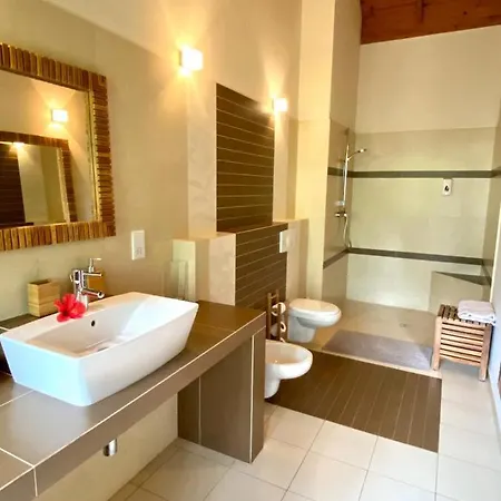 Waterfall Accomodation Port Glaud Exterior foto