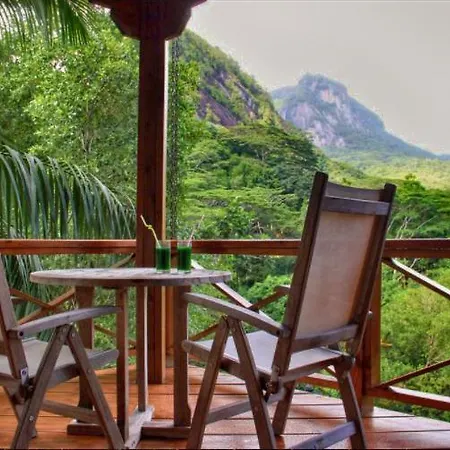 Waterfall Accomodation Port Glaud Exterior foto
